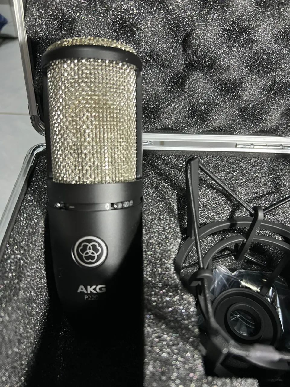 Case AKG para Microfones - Proteção e Qualidade64197818632322123