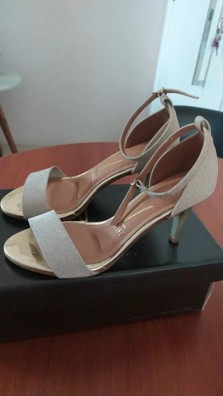Sandália dourada Vizzano - Foto 2