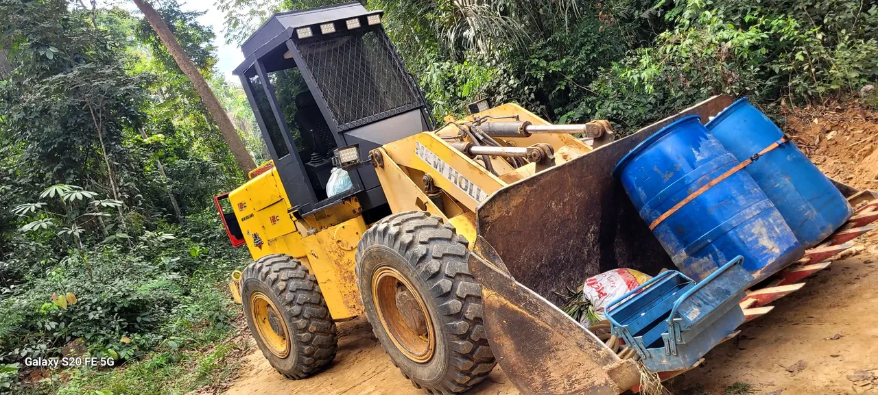 Par carregadeira New Holland 12c turbo