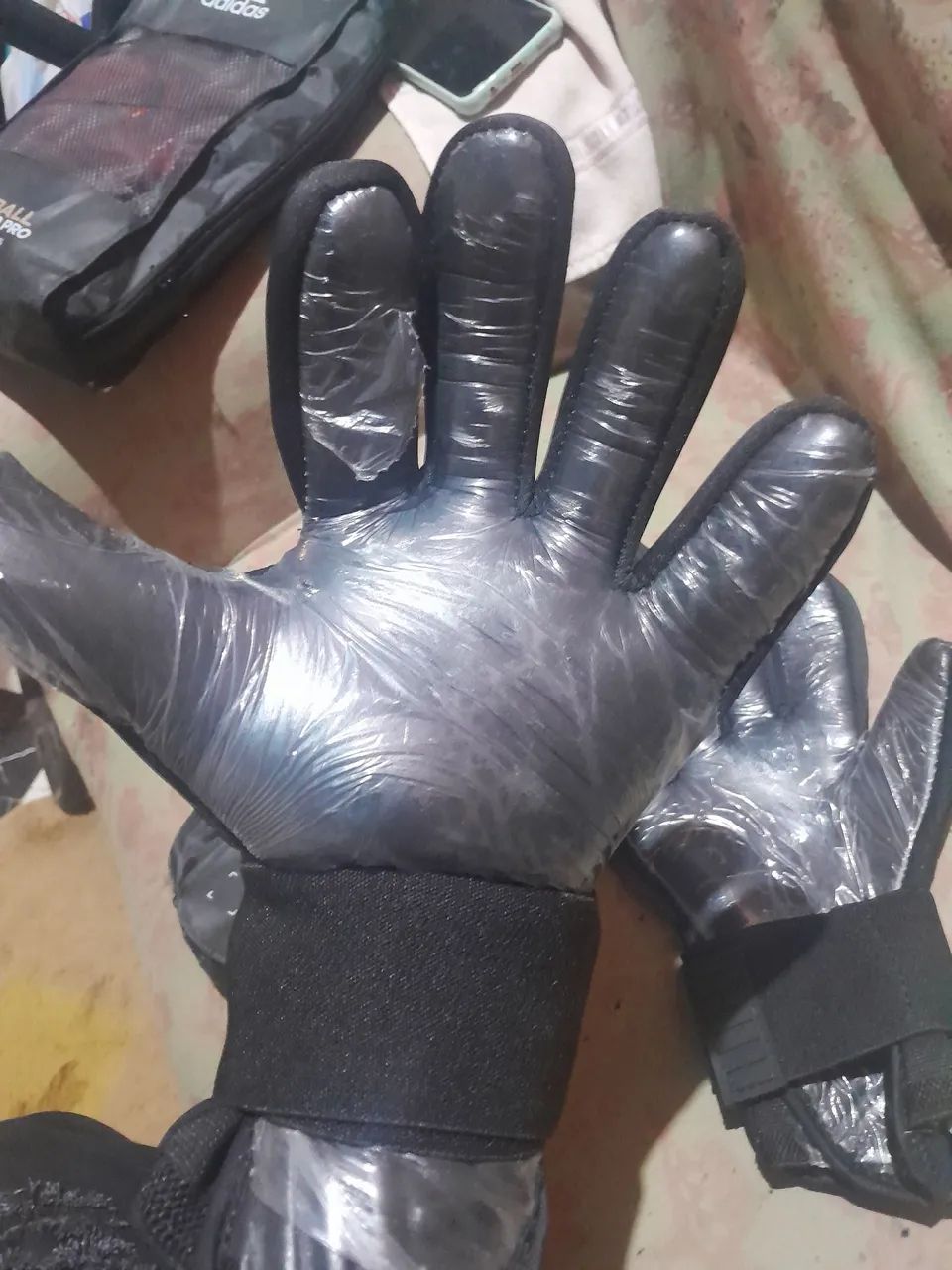 Luvas de Goleiro Adidas Predator Pro - Tamanho 09, nunca usada - Foto 4