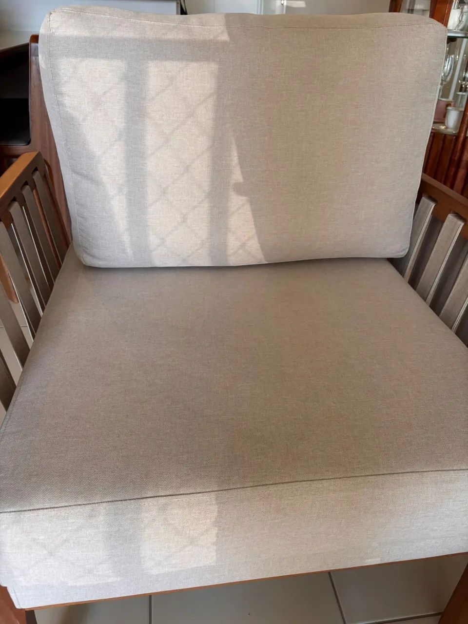 Poltrona em linho 64717835043713120