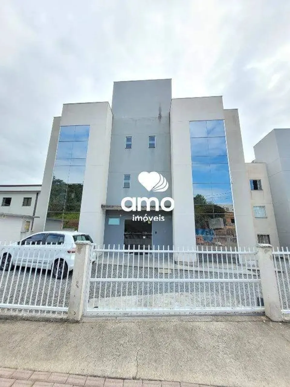 Apartamento semimobiliado para alugar no bairro Águas Claras em Brusque