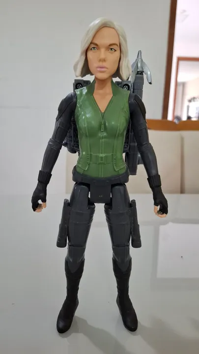 Boneca Viúva Negra Avengers Infinity War + Mochila Power Fx sem funcionar - 30 cm