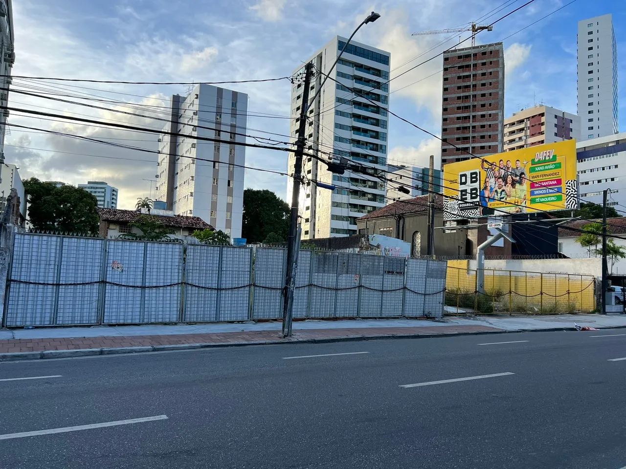 Terreno para aluguel tem 1100 metros quadrados em Madalena - Recife - PE