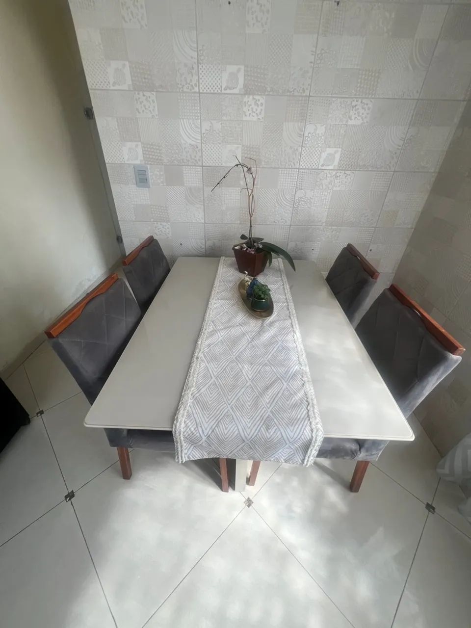 Mesa com 4 cadeiras