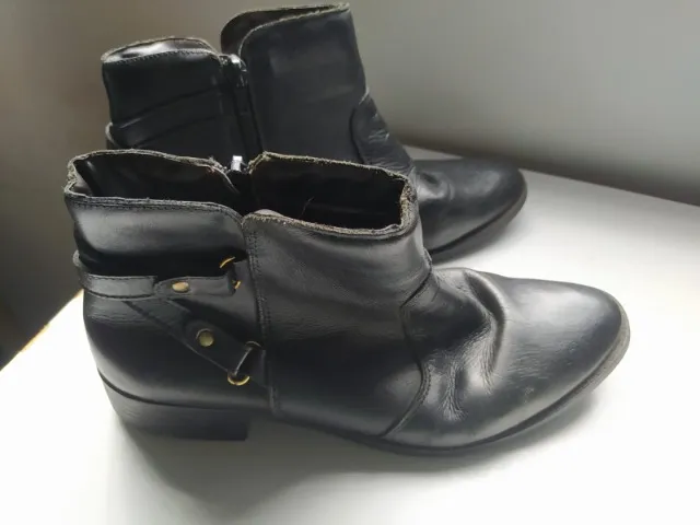 VENDO BOTA DE COURO PRETA Nº 37