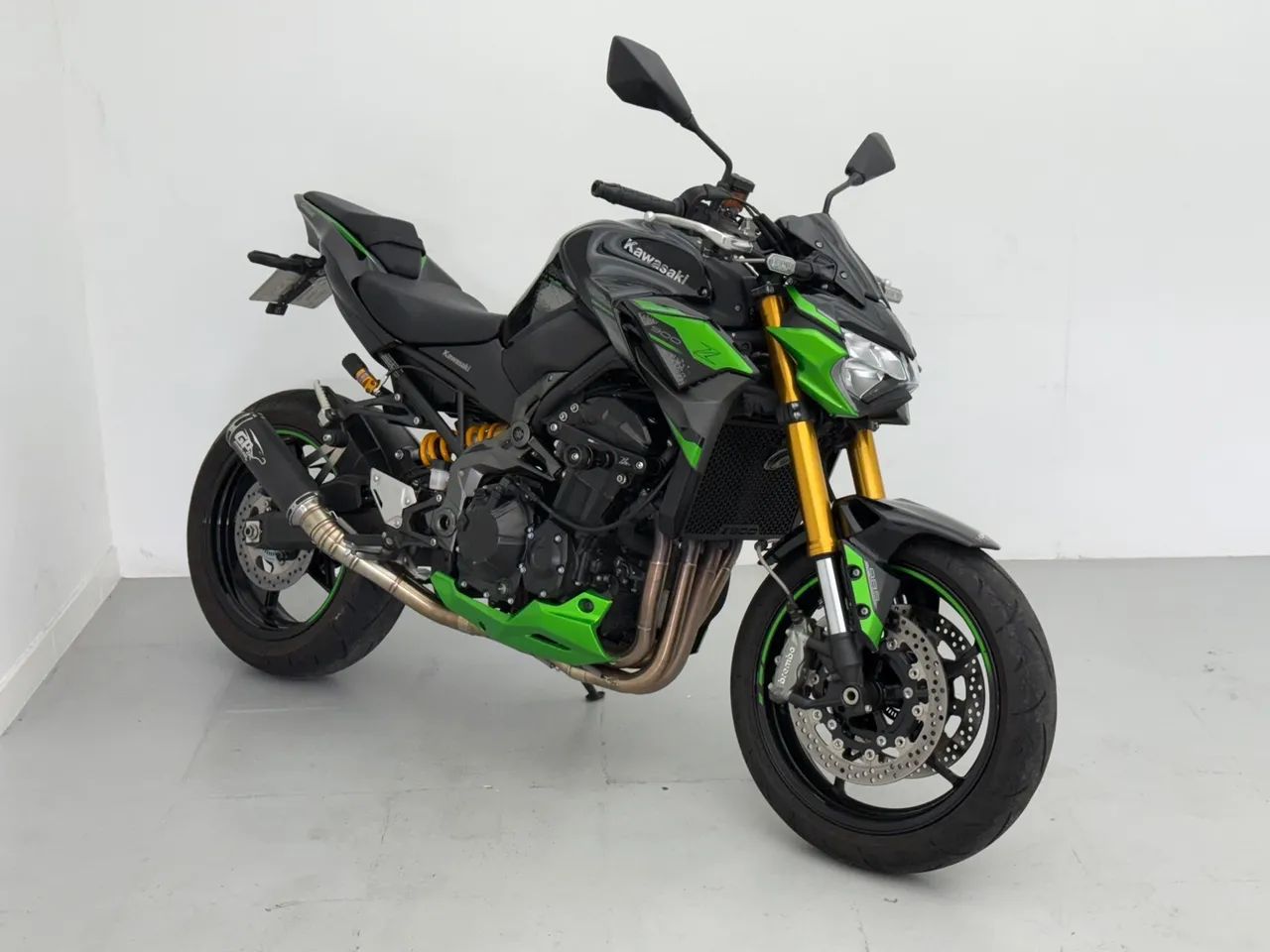 KAWASAKI Z900 R EDITION 2023 - 3.950 KM - ACESSÓRIOS  - Foto 2
