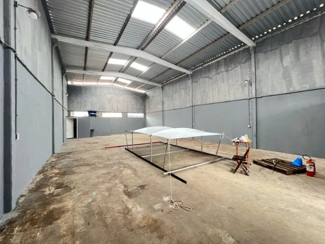 Galpão no São Francisco com 250m² - com 2 duas salas e 2 banheiros