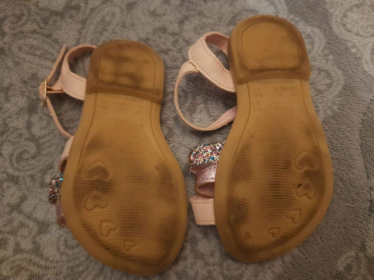 Sandálias infantis rosa com glitter e estrelas - Foto 3