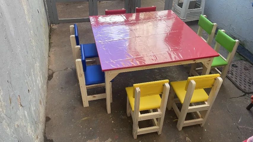 Mesa infantil com 8 cadeiras  - Foto 2