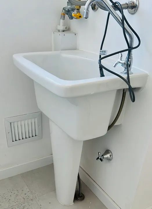 Tanque com torneira + tubos! Novo