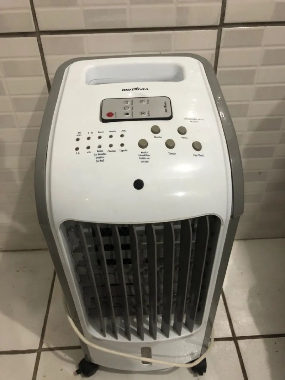 Climatizador de Ar Britânia BCL01F novinho com controle remoto  - Foto 2