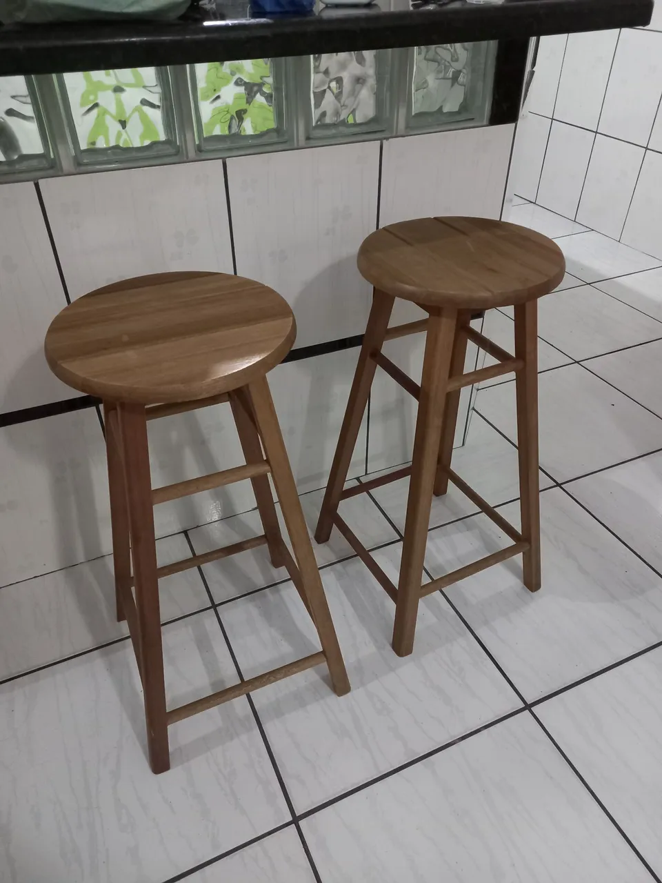 Banquetas de madeira para cozinha ou bar 100 cada uma