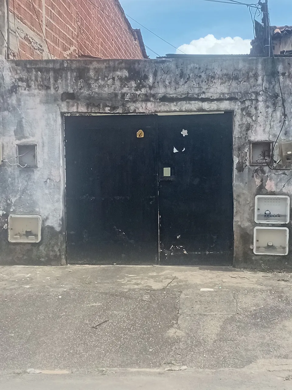 Terreno Com Duas Casas Construídas 