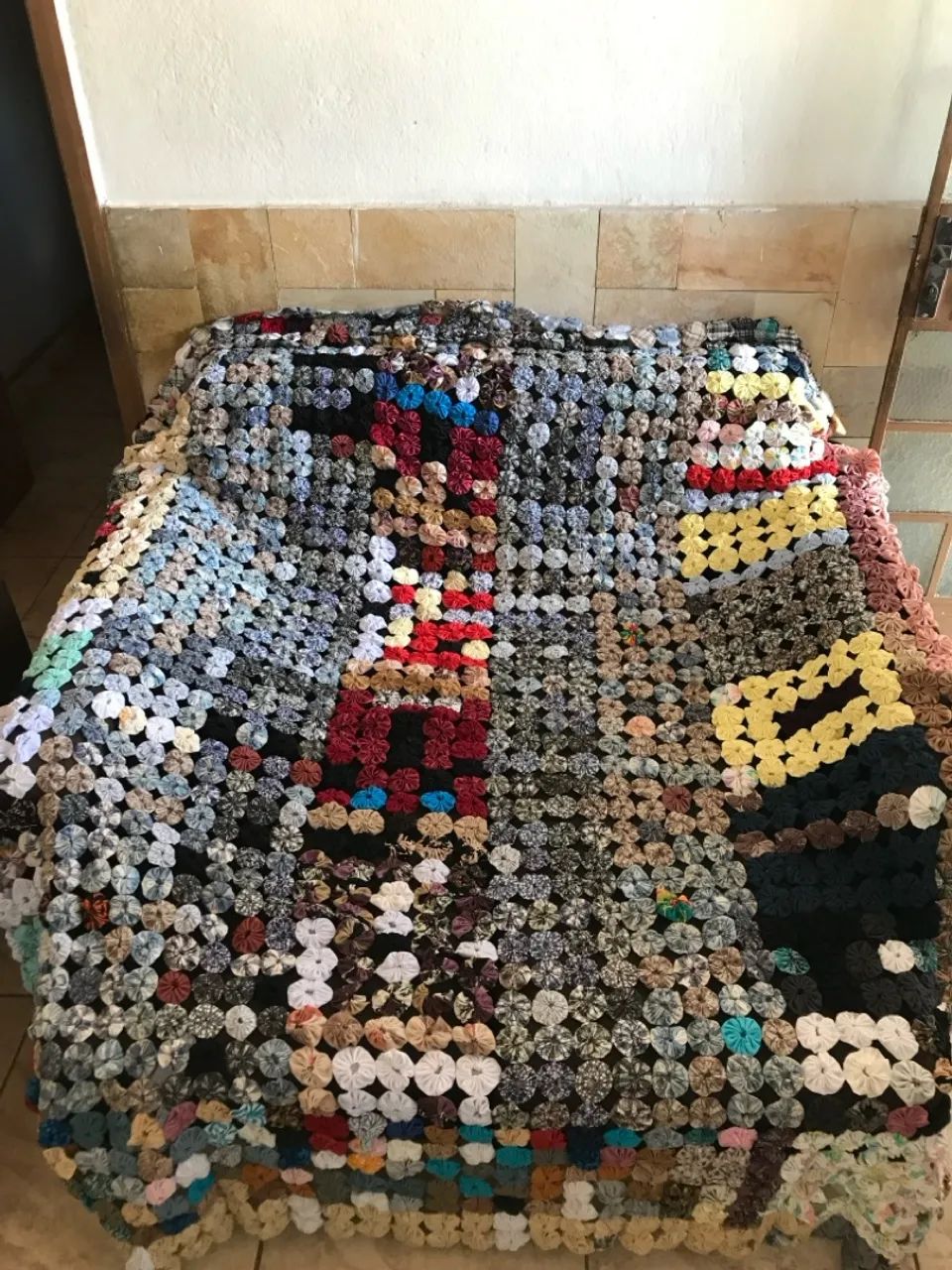 Colcha de fuxico colorido