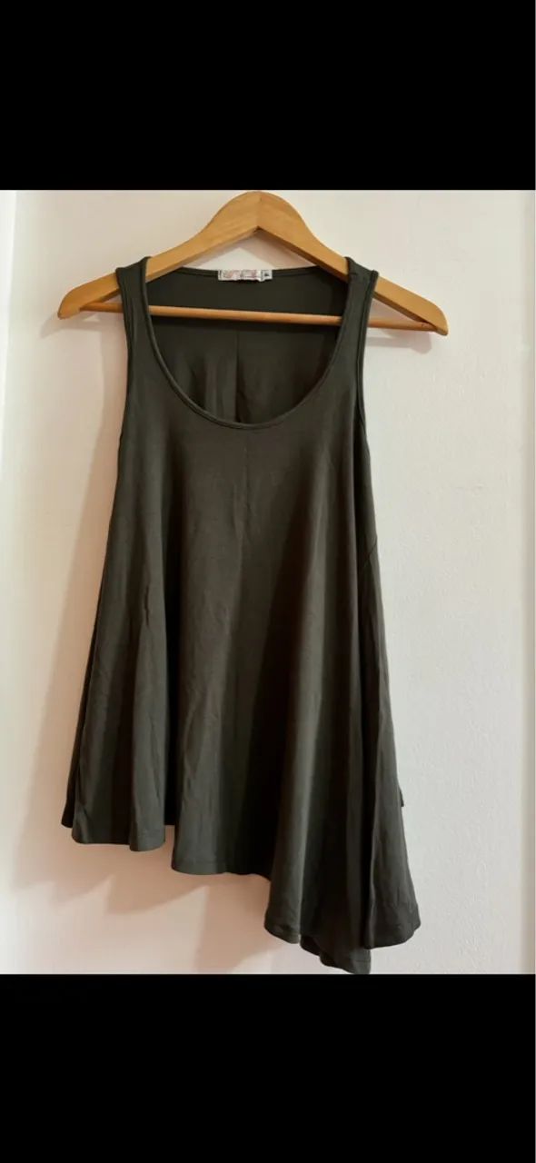 Camiseta feminina verde sem mangas, marca Canellado, tamanho P