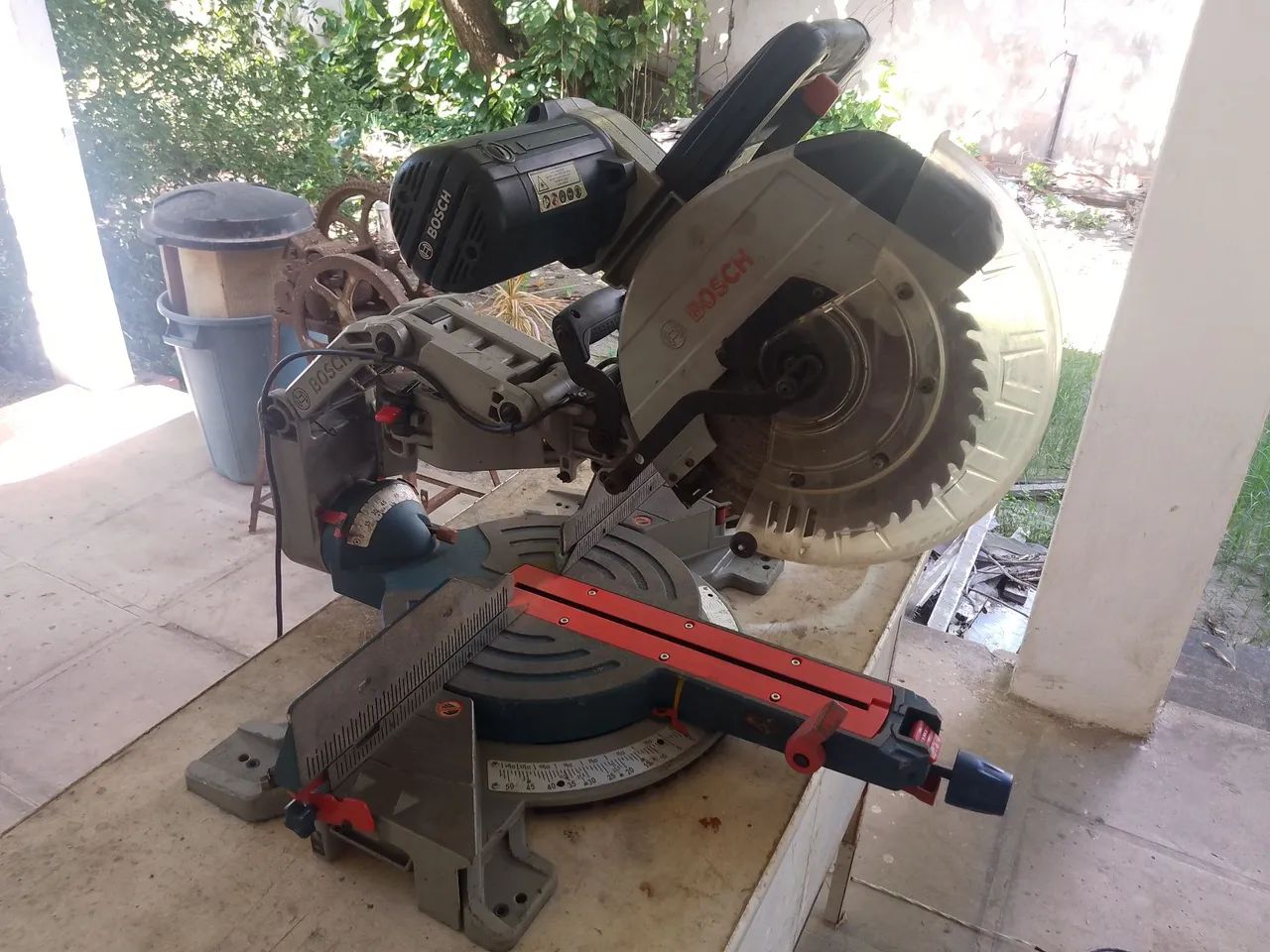 Serra esquadrias Bosch 12" com avanço articulado  - Foto 3