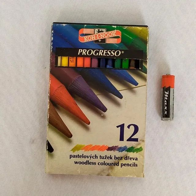 ANTIGO ESTOJO DE LÁPIS DE COR marca KOH-I-NOOR (Progresso). Usados. 