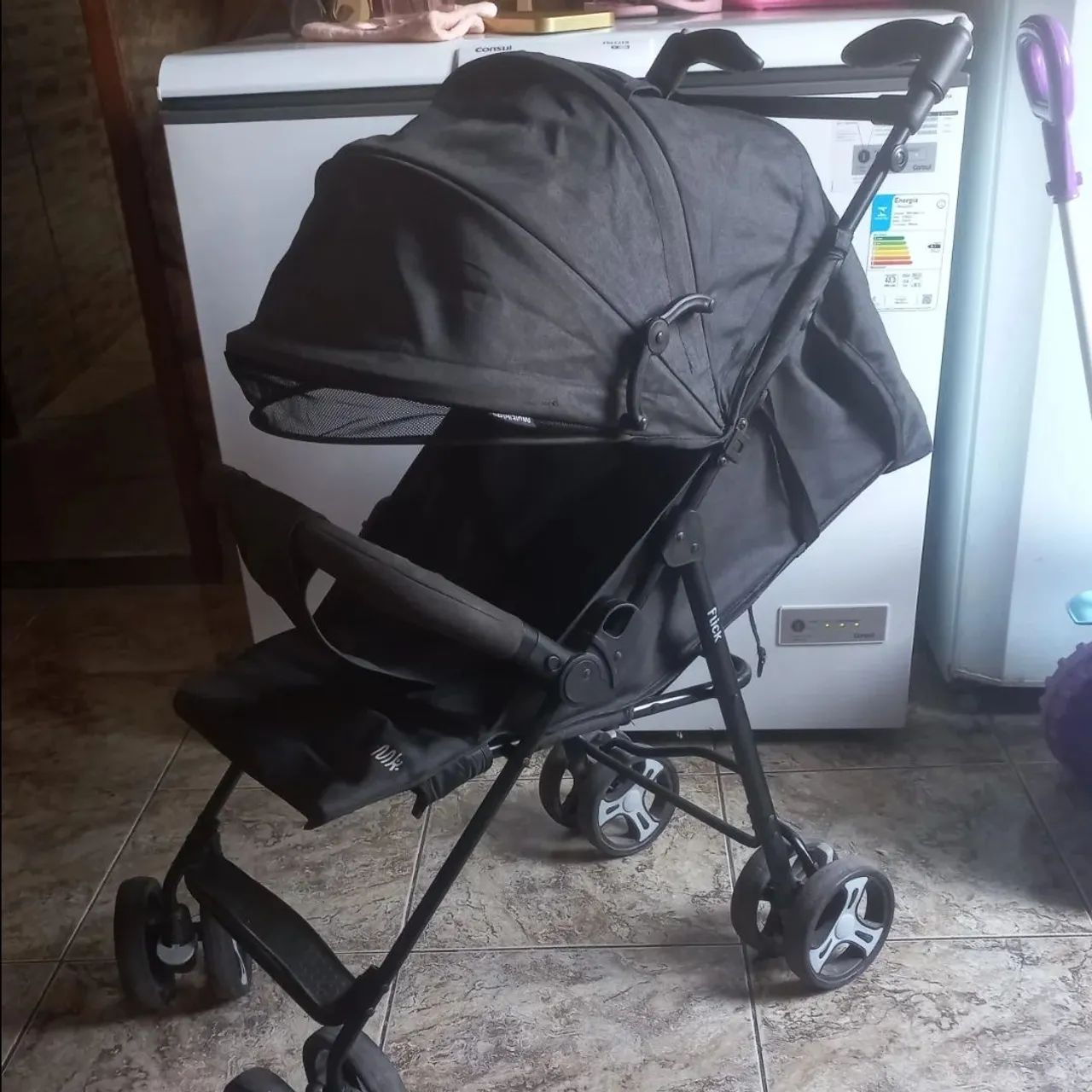 Carrinho de Bebê Dobrável - Marca Flick