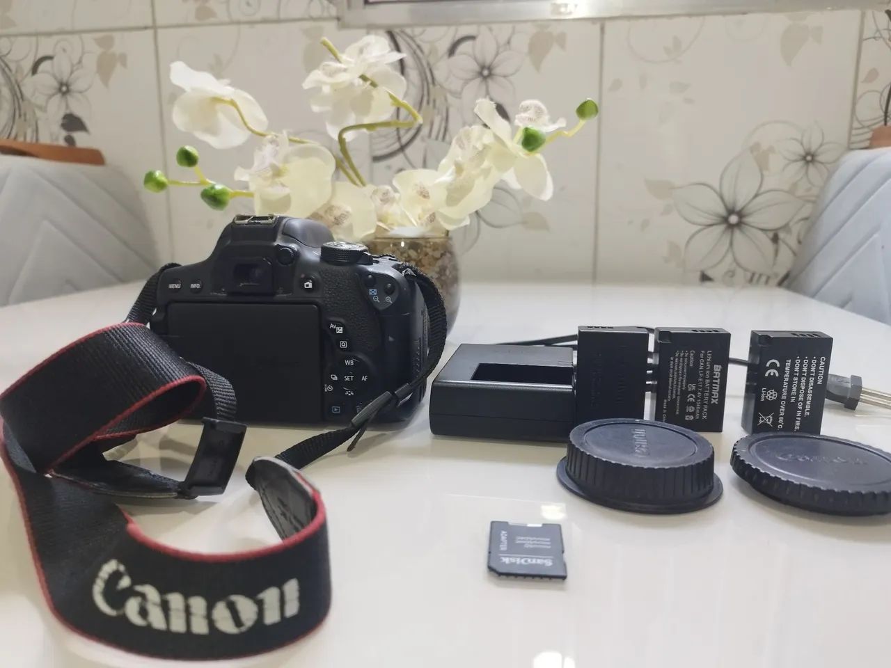 Câmera Canon T6i com acessórios