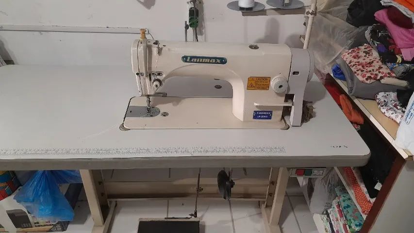 Máquina de Costura Reta Industrial - Perfeita para costura pesada e suave