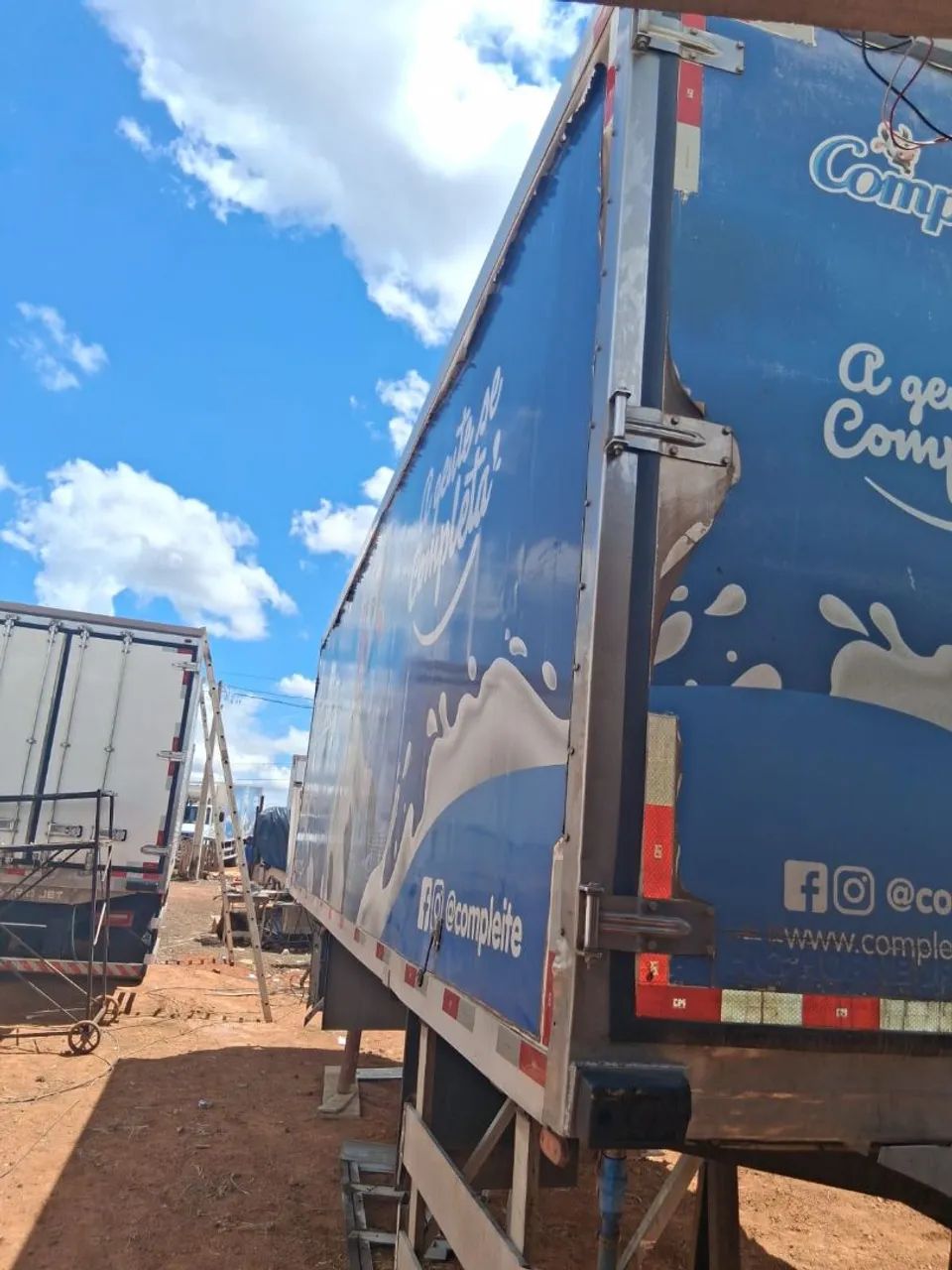 Baú camara fria HC 7.5m aparelho Carrier supra 750 revisado porta lateral  - Foto 6