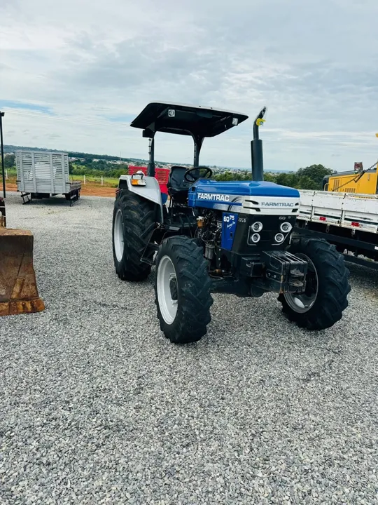 Trator Farmtrac 6075 - Excelente estado