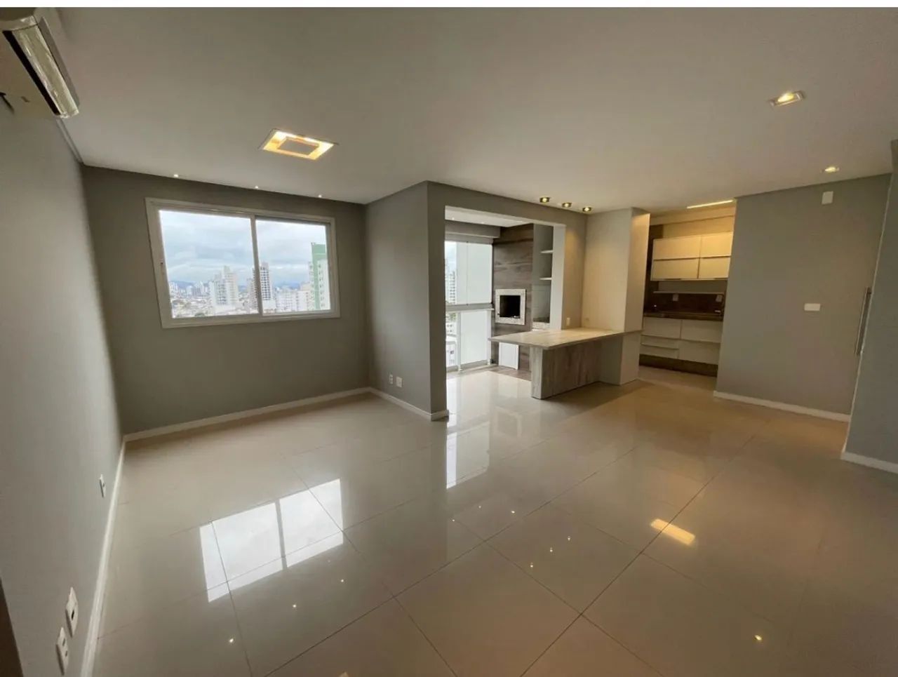 Apto 3 quartos com suíte,2 garagens , todo reformado - Foto 2