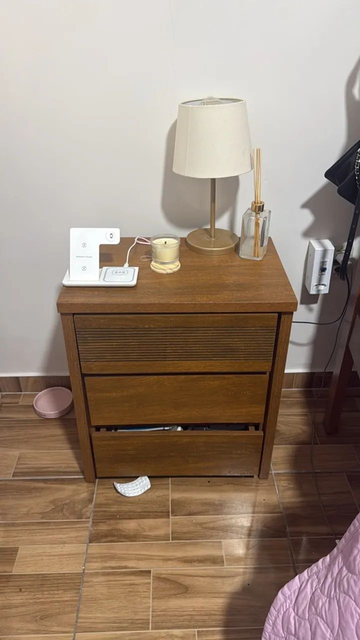 Vendo Mesa de Cabeceira em perfeito estado 