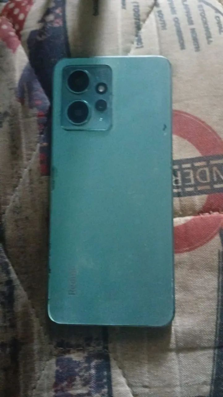 Redmi note 12 128gb 4 ram apenas com  a tela trincada 