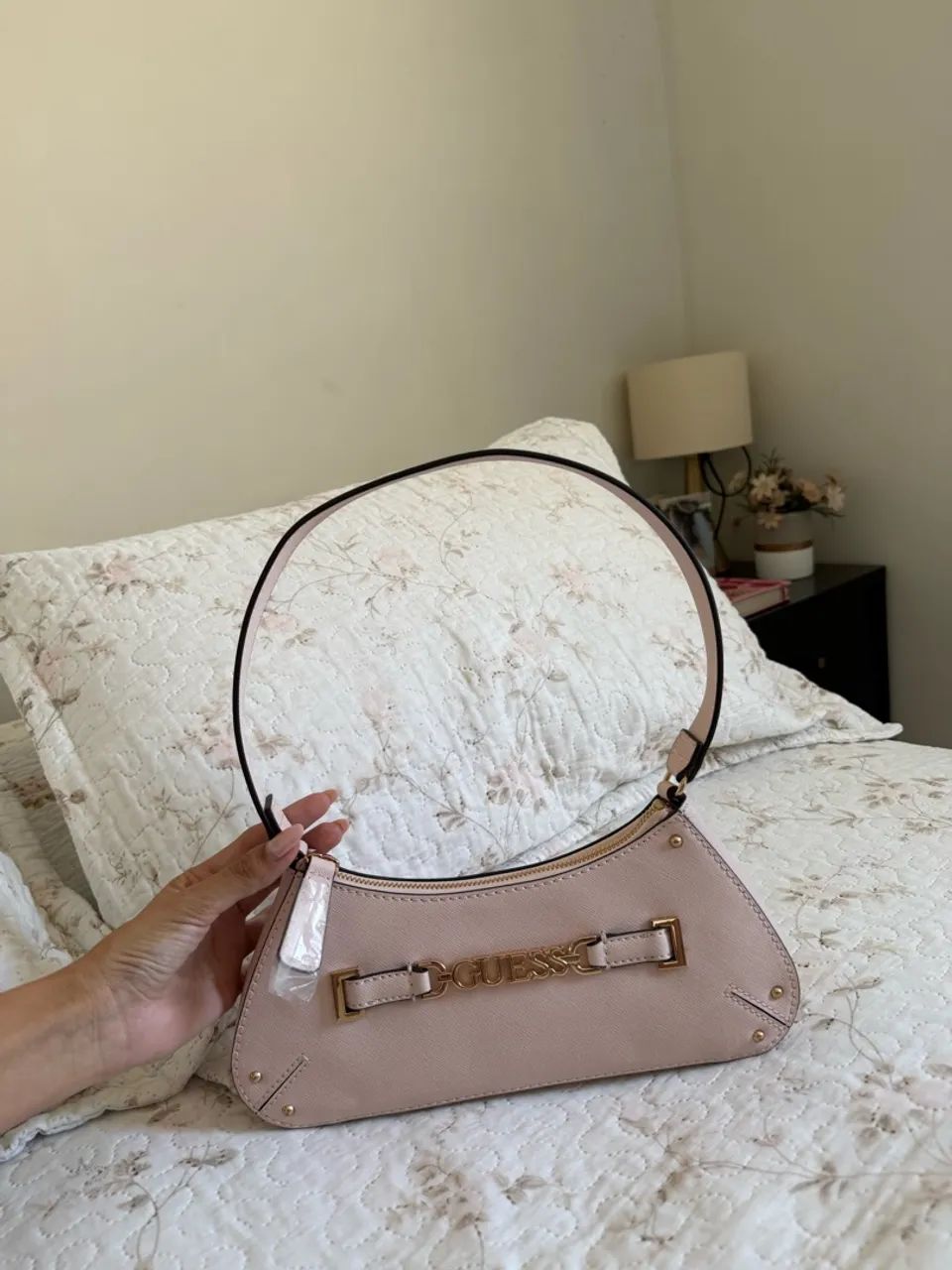 Bolsa baguete Guess Rosa 