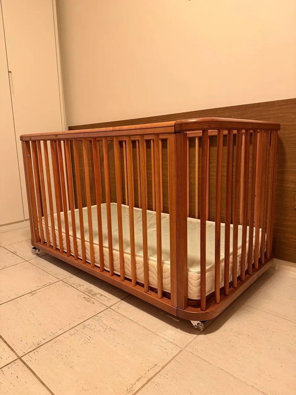 Berço joy com colchão impermeável 