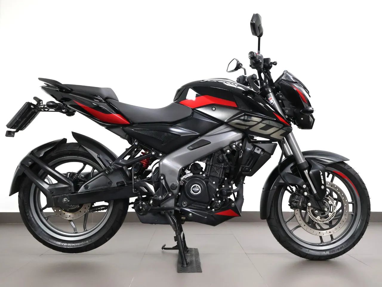 BAJAJ DOMINAR 200 ABS