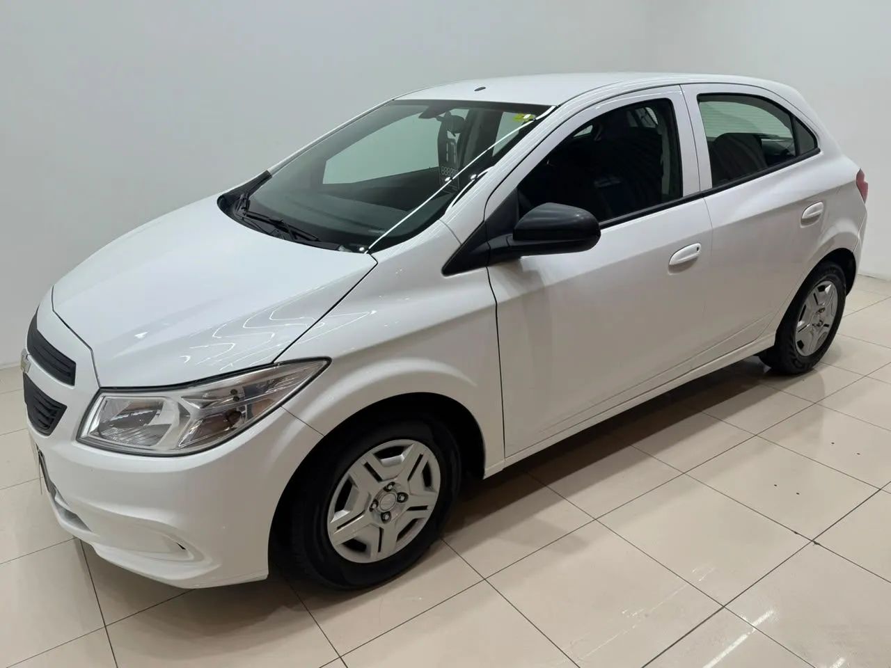 Chevrolet Onix JOY Hatch 1.0 8V Flex Mec. 4P 2017 - Foto 2