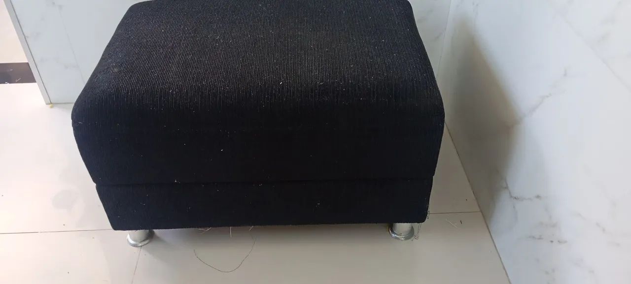 Vendo puff em tecido sued azul marinho, usado . 