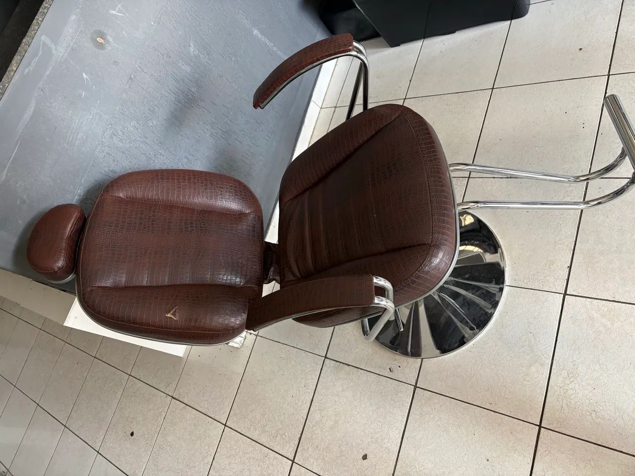 Cadeira para barbearia ou salão de beleza  - Foto 2