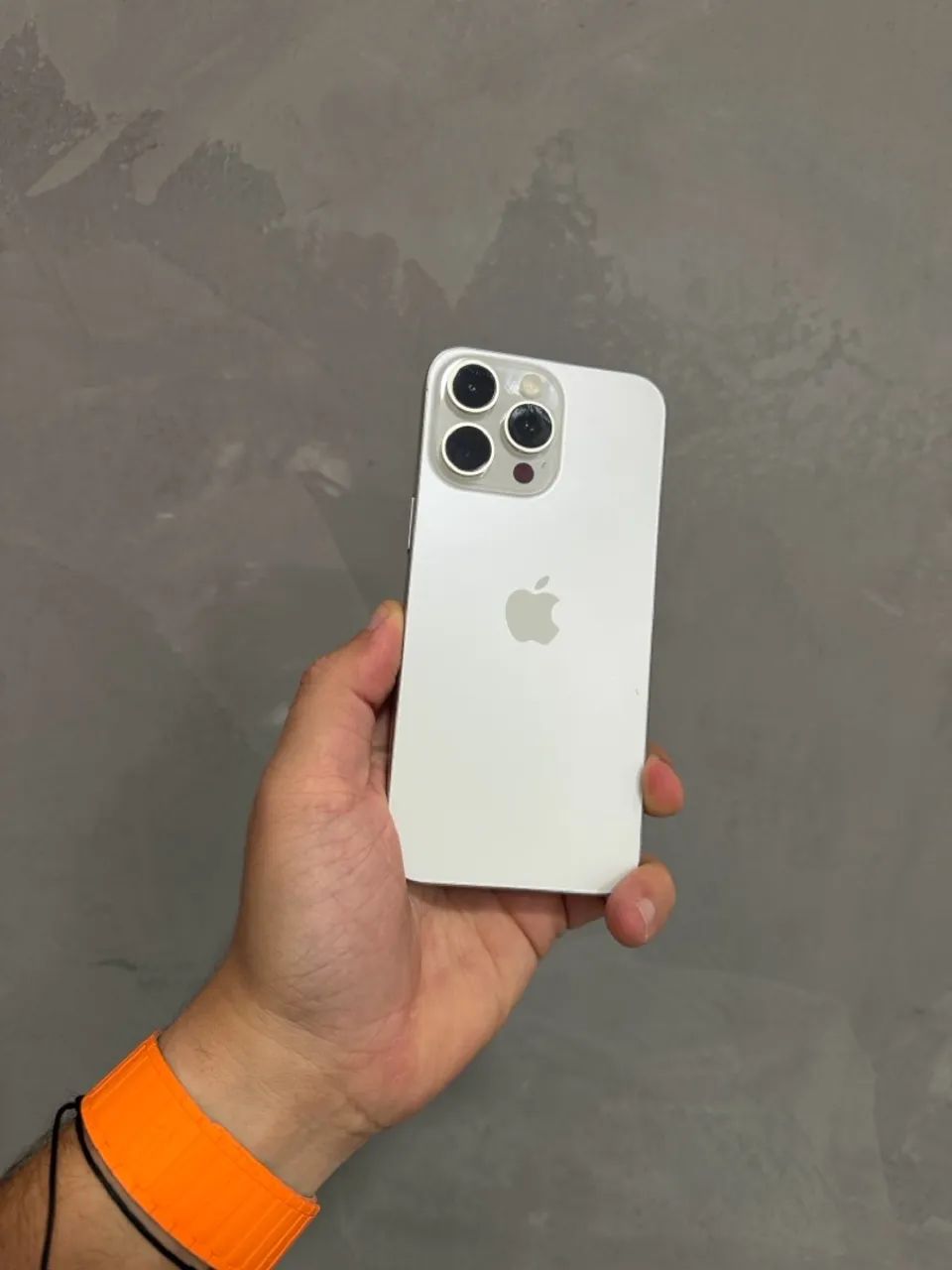 15 pro max branco 256GB R$3800