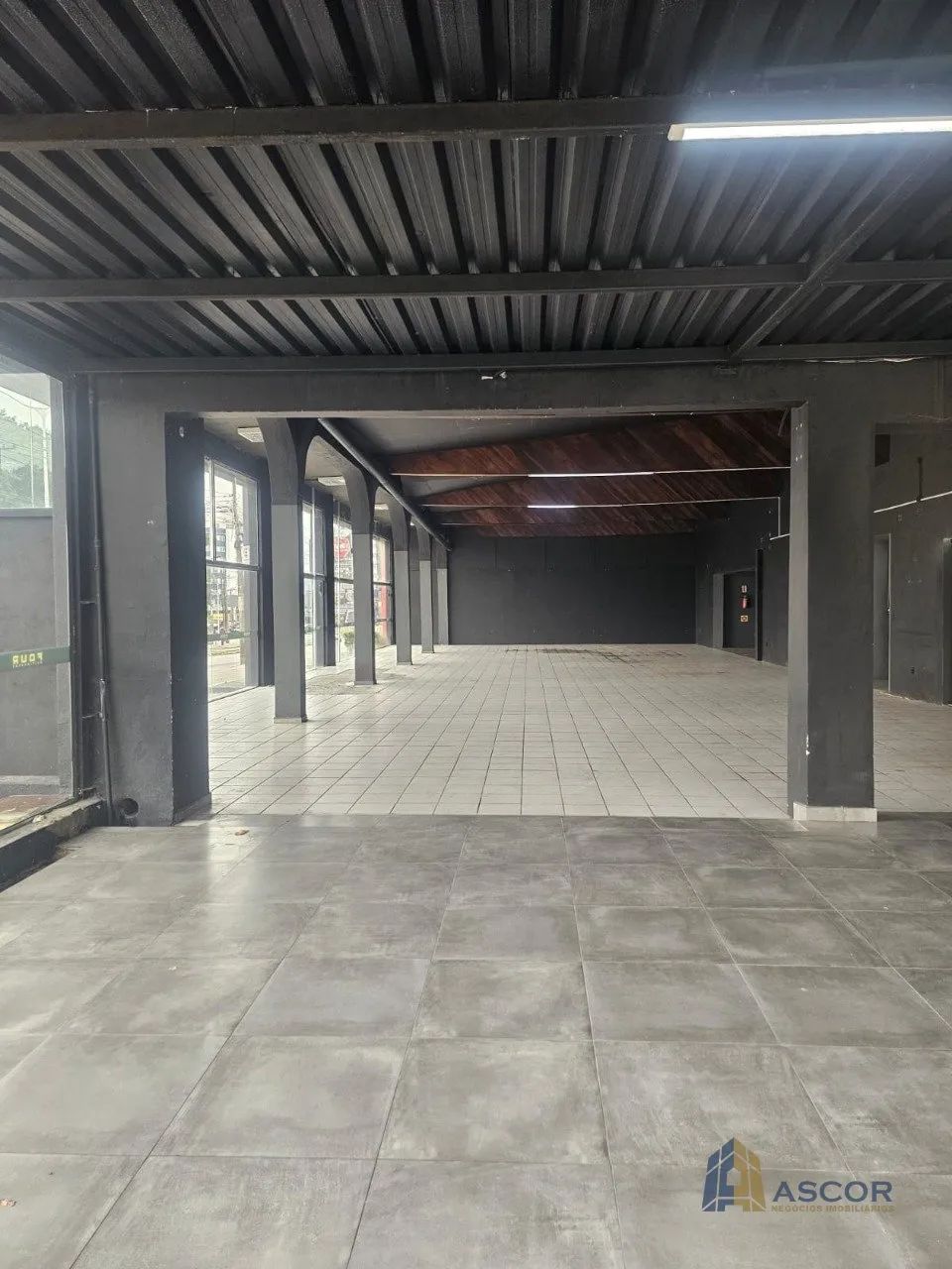 GALPÃO COMERCIAL PARA LOCAÇÃO NA AVENIDA IVO SILVEIRA - FLORIANÓPOLIS - Foto 3