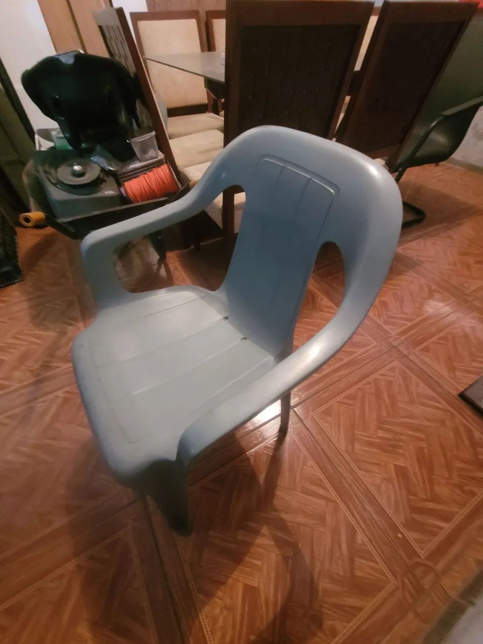 Cadeira de plástico trono 