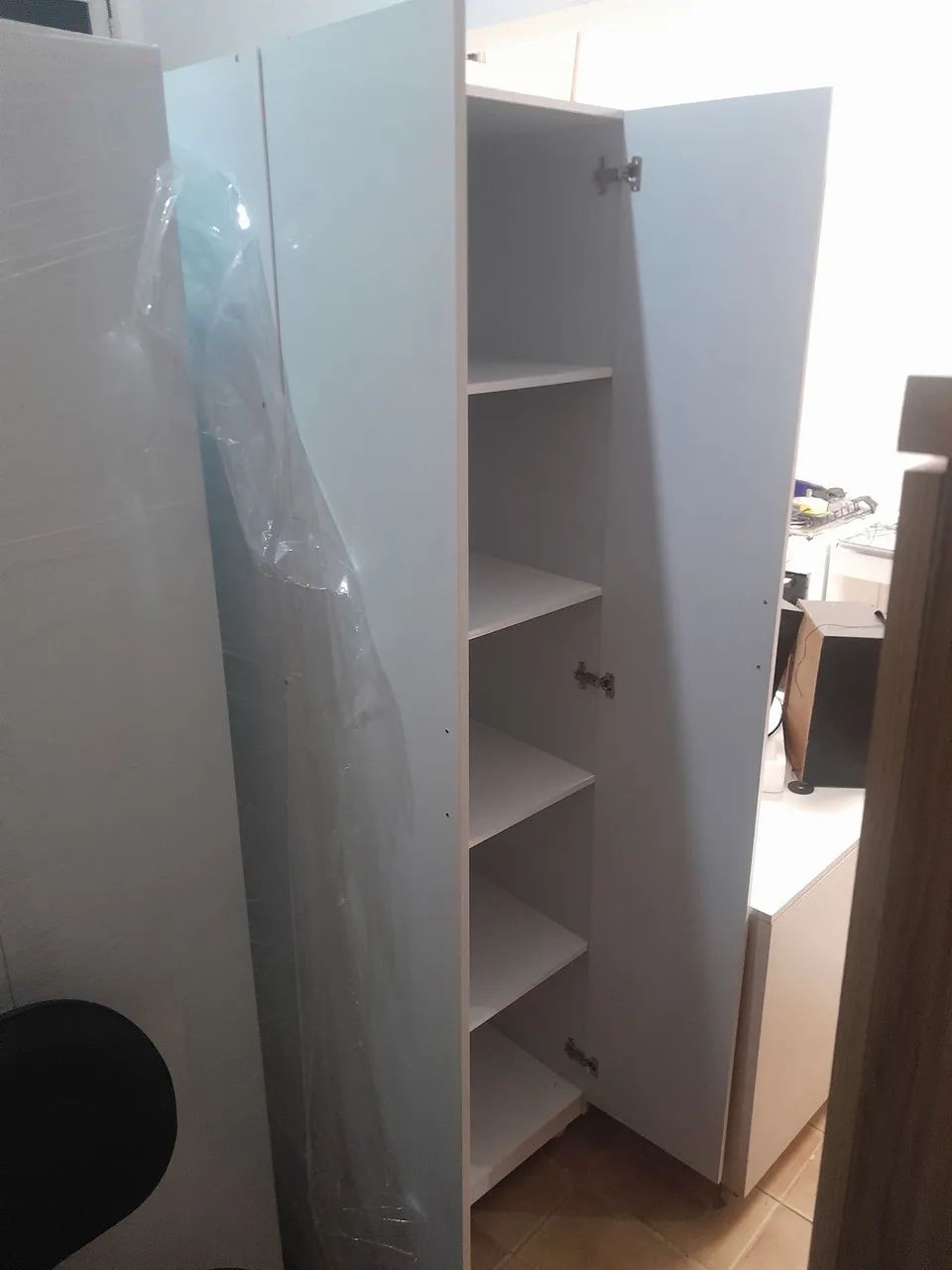 ARMÁRIO MULTIUSO NOVO  branco e marrom e cinza - Foto 4
