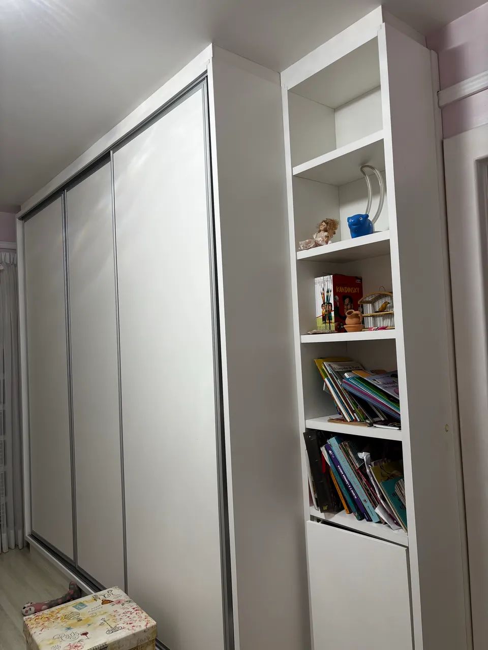 Vende-se Roupeiro com prateleira lateral - Ótimo estado!