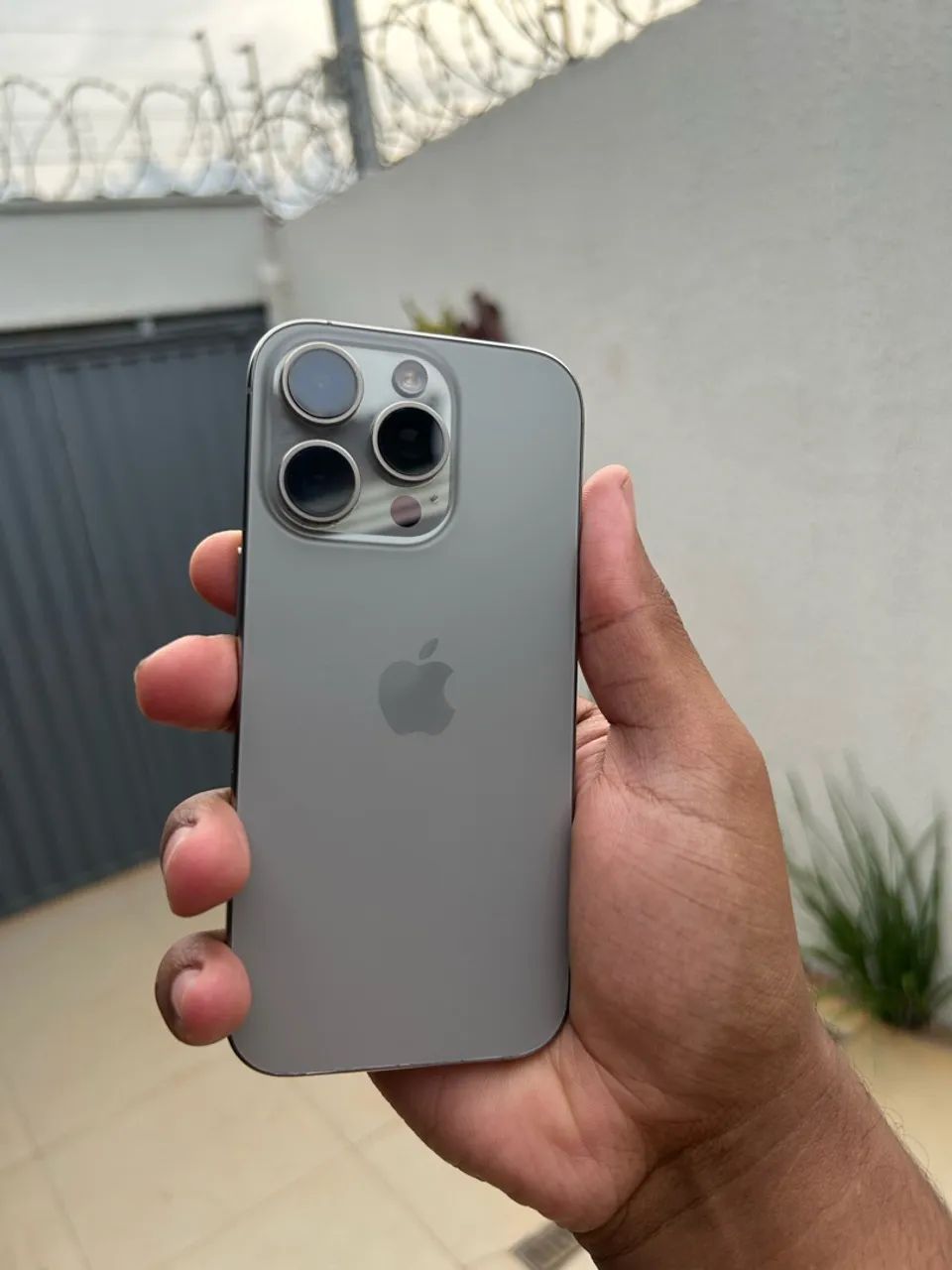 IPHONE 16 PRO - SEM DETALHES