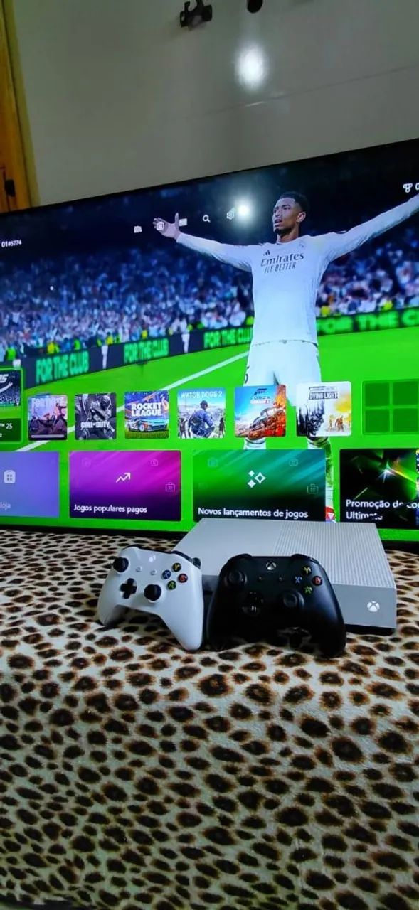 XBOX ONE S - 1TB + 2 CONTROLES  - Foto 2