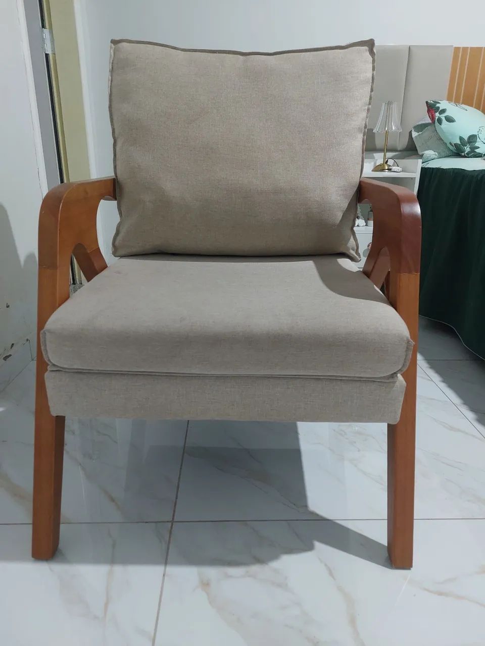 Poltrona moderna estofada  - Foto 2