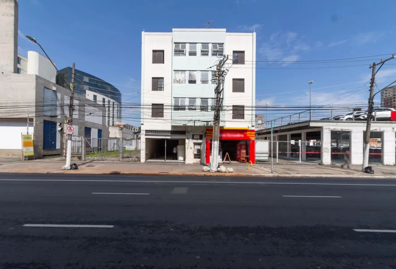 Loja na Avenida Cruzeiro do Sul, 2511  94 m²