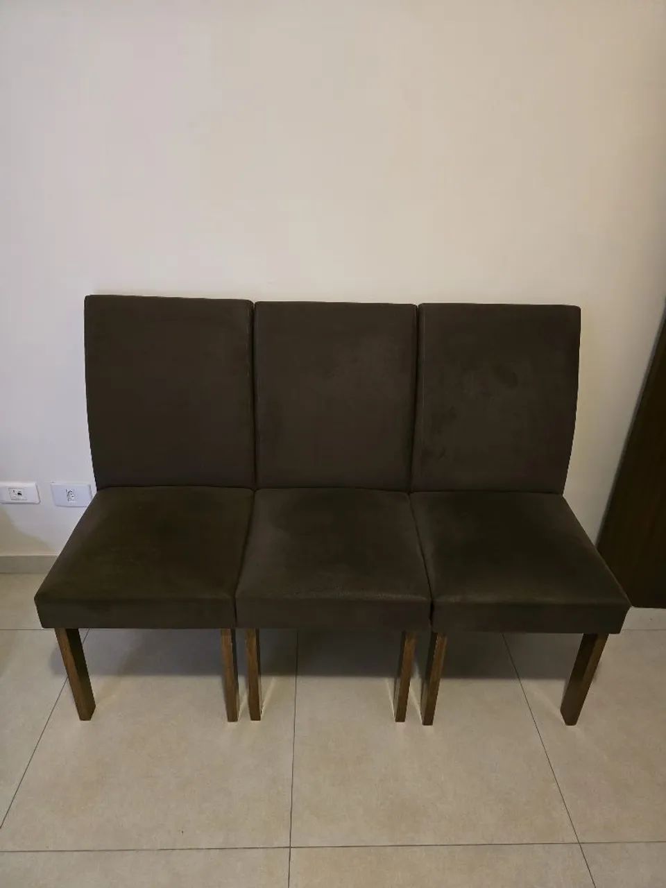 Kit com 3 Cadeiras de Jantar Estofadas em Suede Marrom