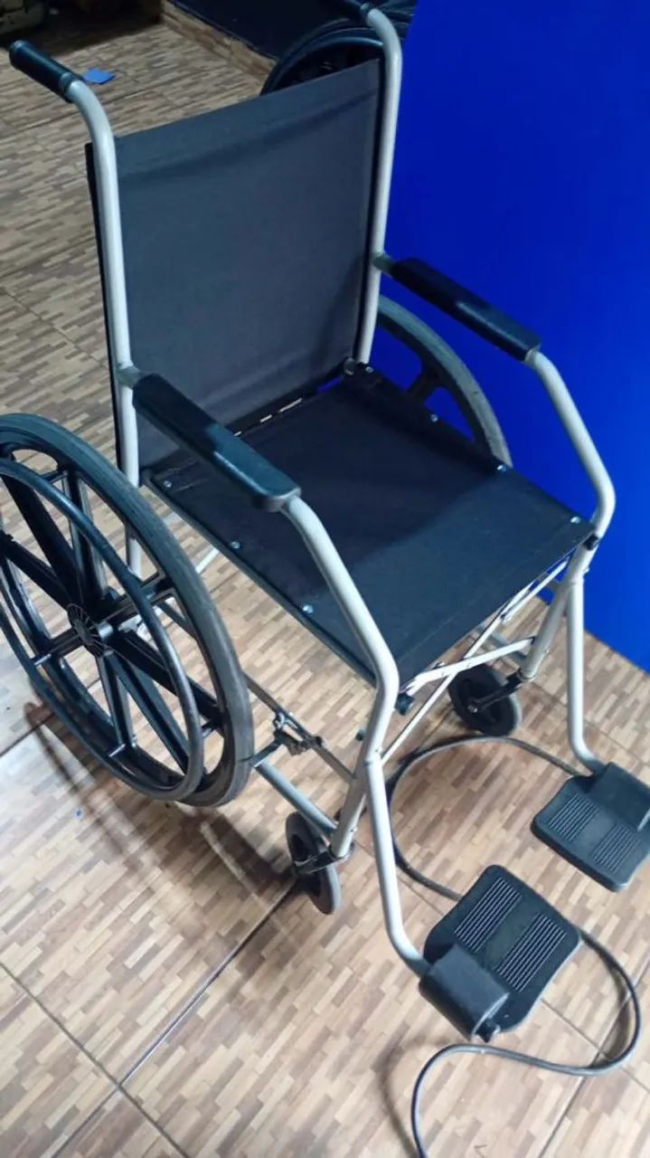 Vendo cadeira de rodas  - Foto 2