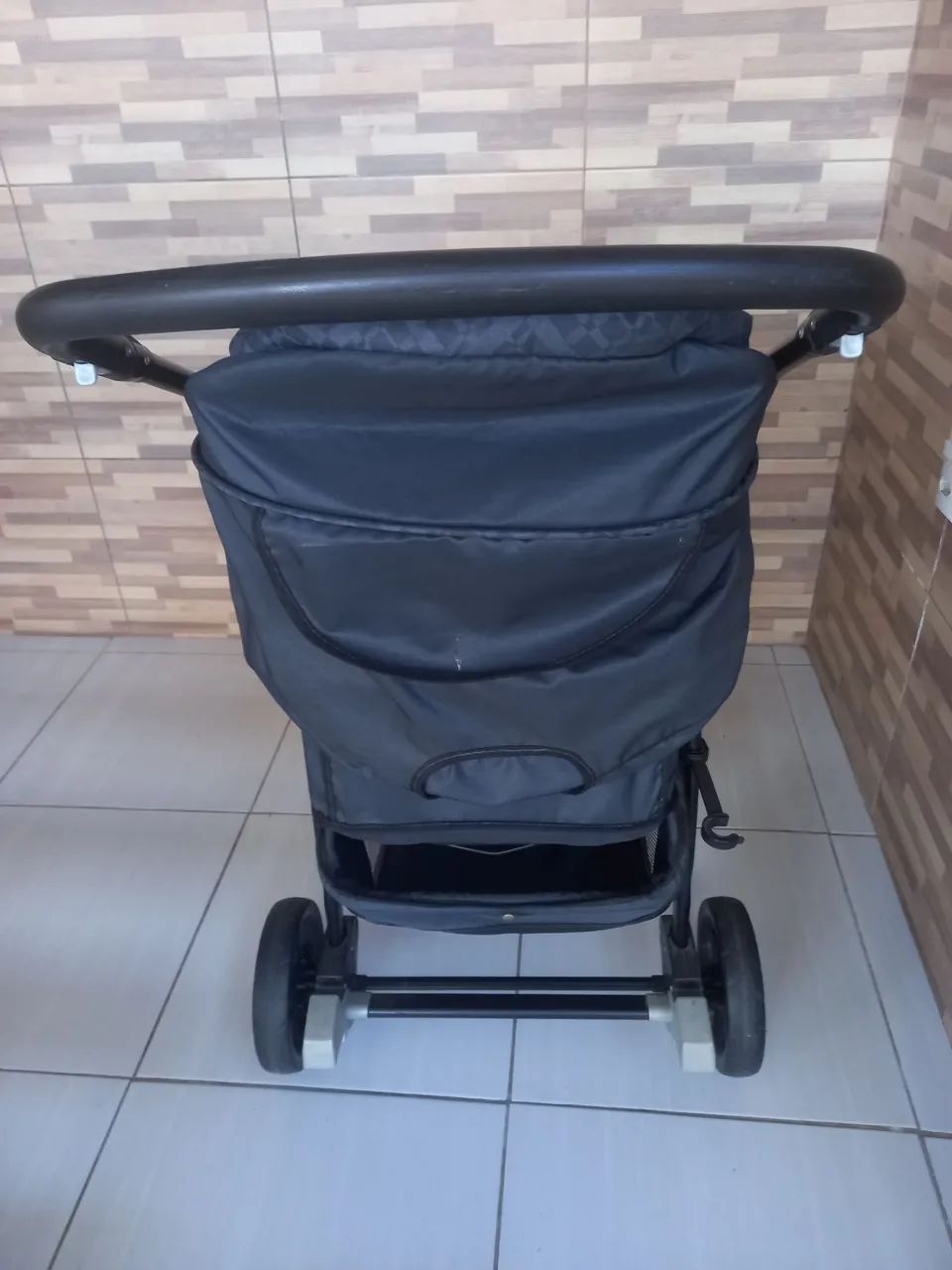 Vendo carrinho  de bebê bem conservado  - Foto 4