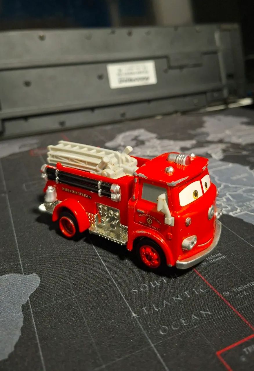 Disney Pixar Cars - Ruivo bombeiro