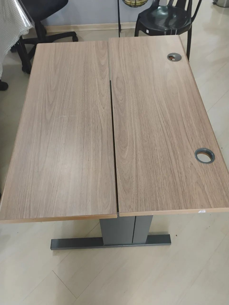 Mesa para escritório com altura ajustável 
